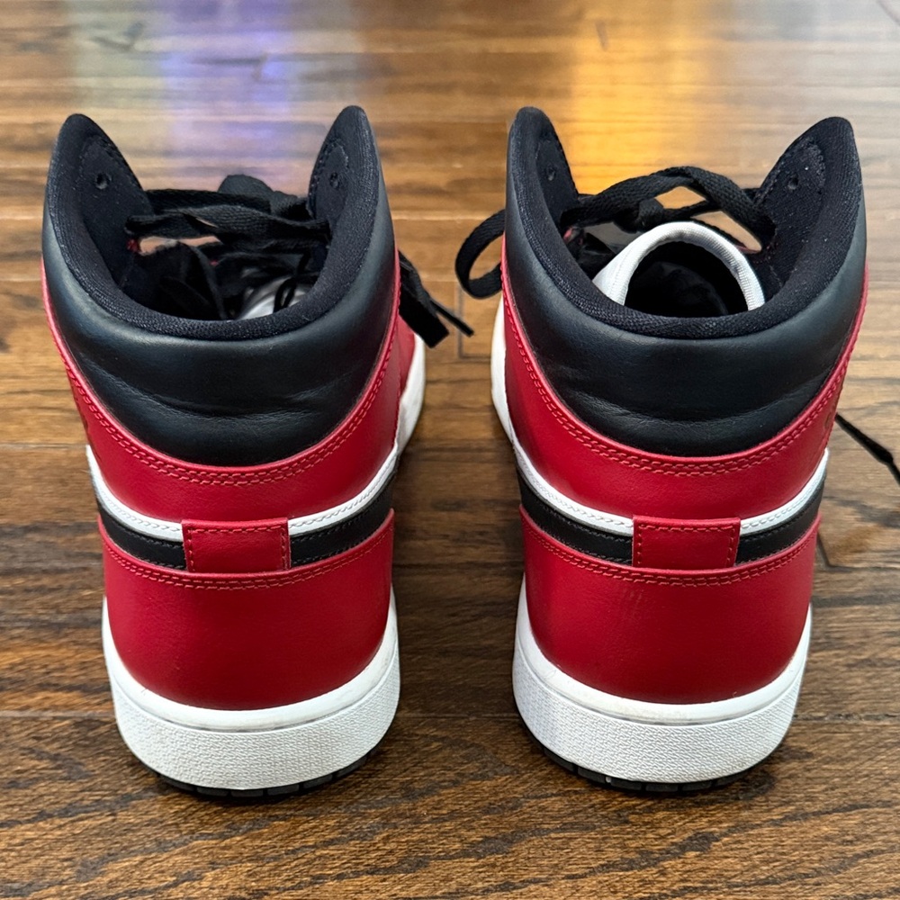 Nike Jordan 1 Retro basketball Black and Red Mid Sneakers - Picture 5 of 8